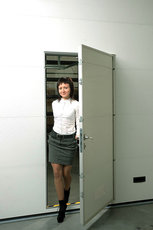 Дополнительный вход в гараж!