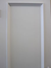 Покраска деревянных дверей.