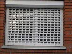 Рольставни (роллеты защитные) из решетчатого профиля (витринного)