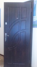 Утепленные входные двери с двумя МДФ накладками.