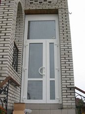 Металлопластиковые двери балконные, межкомнатные, облегченные входные.