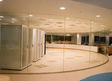 Радиальные стеклянные витрины