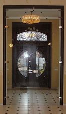 двери стеклянные