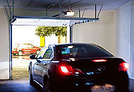 Гаражные секционные ворота с автоматикой 2500 на 2000 мм.