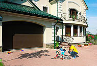 Гаражные секционные ворота с автоматикой 3000/ 2500 мм.