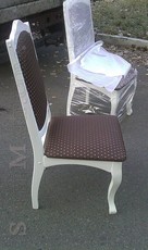 Белые стулья