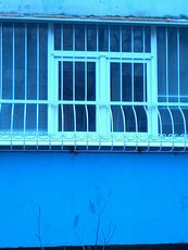 Изготовление недорогизх балконных рам на современном заводском оборудовании.