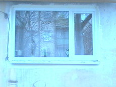 Окно 2000/1500 со смещенной на 1/3 поворотно- откидной створкой и двухкамерным энергосберегающим стеклопакетом.