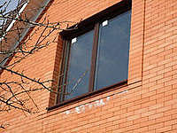 Ламинировнное снаружи окно, размером 1500/ 1400 с однокамерным энергосберегающим стеклопакетом.