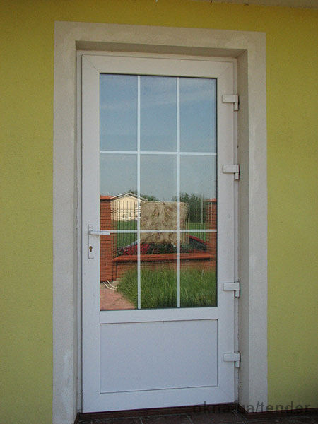 Дверь входная облегченаня для частного дома со шпроссами, размер двери 800 мм/ 2000 мм, из трехкамерного профиля Дверь входная облегченаня для частного дома со шпроссами, размер двери 800 мм/ 2000 мм, из трехкамерного профиля