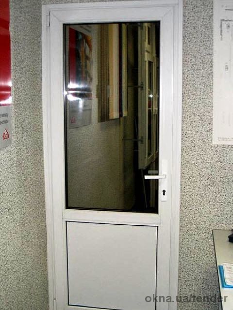 Двери балконные их 3х камерного, усиленного квадратным армиром профиля Двери балконные их 3х камерного, усиленного квадратным армиром профиля