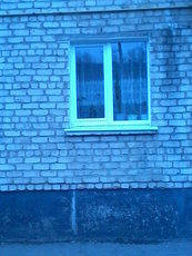 Окно поворотно- откидное, размер 1100/ 1350, в кухню и спальню в хрущевку из пятикамерного профиля с однокамерным стеклопакетом., подоконником, отливом, москиткой.