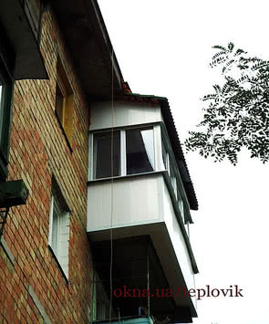 Балкон с крышей в хрущевке