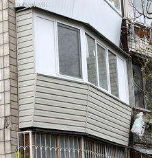 Обшивка балкона сайдингом на Левобережке