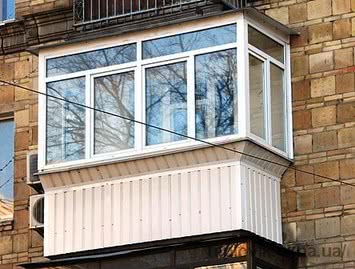 Остекление балконов с выносом
