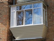 Обшивка балкона снаружи сайдингом