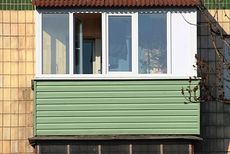 Ремонт балкона с крышей