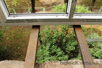 Винос балкона по підлозі на Троєщині
