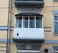 Остекление балконов с крышей