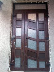 Двері вхідні.