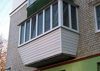 Наружная отделка балкона Сайдингом.