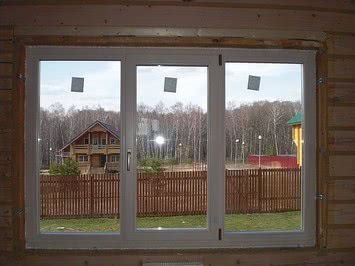 Окно из дерева (Киев)