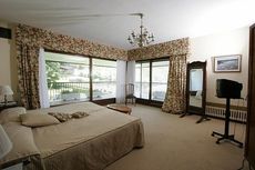 Окно Salamander в спальной комнате - образцовое качество по умеренной цене (Буча)!