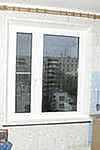 Металлопластиковые окна Rehau с МАСО, размер 1500 х 1050 мм, одна половина глухая.