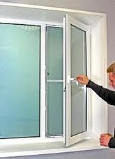 Двухстворчатое окно Rehau 60 c фурнитурой Maco.