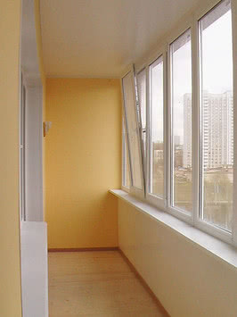 Лоджия в квартиру из профиля Rehau 60, с фурнитурой Maco и однокамерным энергосберегающим стеклопакетом