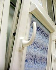 ПВХ окно Алмпласт двухчастное, фурнитура производства Ворне в низшем ценовом секторе