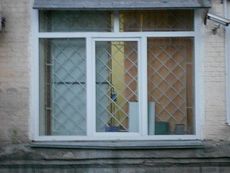 Пластиковое окно Алюпласт поворотное с ламинацией в гостиную, размер: 0,9 х 1,8 м