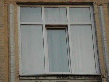 Окно из профильной системыALMplast в частный дом, фурнитура производства Масо в среднем ценовом диапазоне