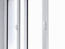 Пластиковое окно Fenster на дачу с плотным двухкамерным стеклопакетом ПВХ, фурнитура компании Siegenia по заманчивой цене