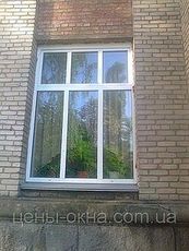 Окно ПВХ от Алмпласт с наружной ламинацией с фурнитурой от Siegenia в средней ценовой категории, размер окна - 1,0 х 1,7 м