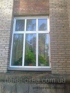 Окно ПВХ от Алмпласт с наружной ламинацией с фурнитурой от Siegenia в средней ценовой категории, размер окна - 1,0 х 1,7 м