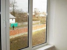 Окно пластиковое Rehau поворотное с утепленным однокамерным стеклопакетом с фурнитурой производства MACO