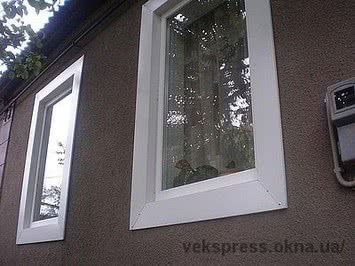 Окно Алмпласт с ламинацией для частного дома, фурнитура компании Сиегения, размер окна: 0,7 х 0,7 м