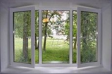 Окно Интернова трехчастное с ламинацией для дачи с шумоизолирующим однокамерным стеклопакетом