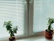 Окно из профильной системы Rehau для комнаты c солнцезащитным однокамерным стеклопакетом по отличной цене