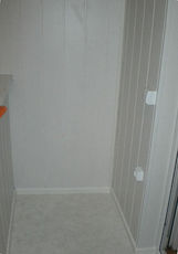 Внутреняя обшивка балкона шовной пластиковой вагонкой