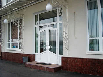Пластиковые окна и двери Salamander для магазина - проверенное качество по доступной цене (Киев)