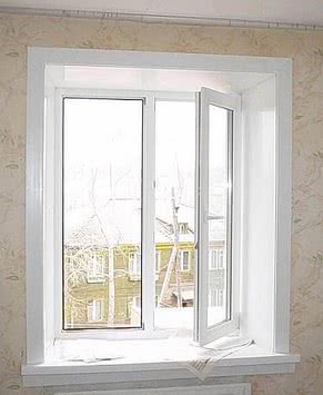 Двухстворчатое окно на кухню из профиля RehauE70 с фурнитурой Vorne.
