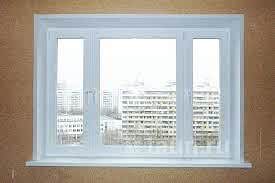 Трехстворчатое окно в дом с наружной ламинацией из профиля aluplast ideal 2000, с фурнитурой Siegenia и однокамерным энергосберегающим стеклопакетом