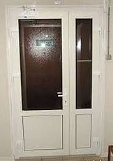 Двери входные штульповые REHAU Euro 70 1500х2100 мм, заполнение - стеклопакет + сендвичплита, многозапорный замок, нажимной гарнитур, по три петли усиленных,