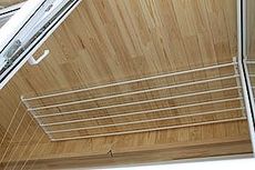 Установка бельевой сушилки на балкон