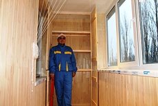 Шкаф с полками на балкон