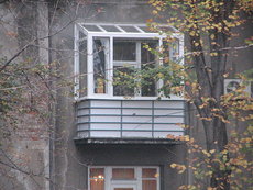 Балкон з прозорим дахом