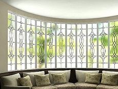 Витражи в окнах