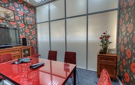 перегородки зі склом покритим матовою плівкою